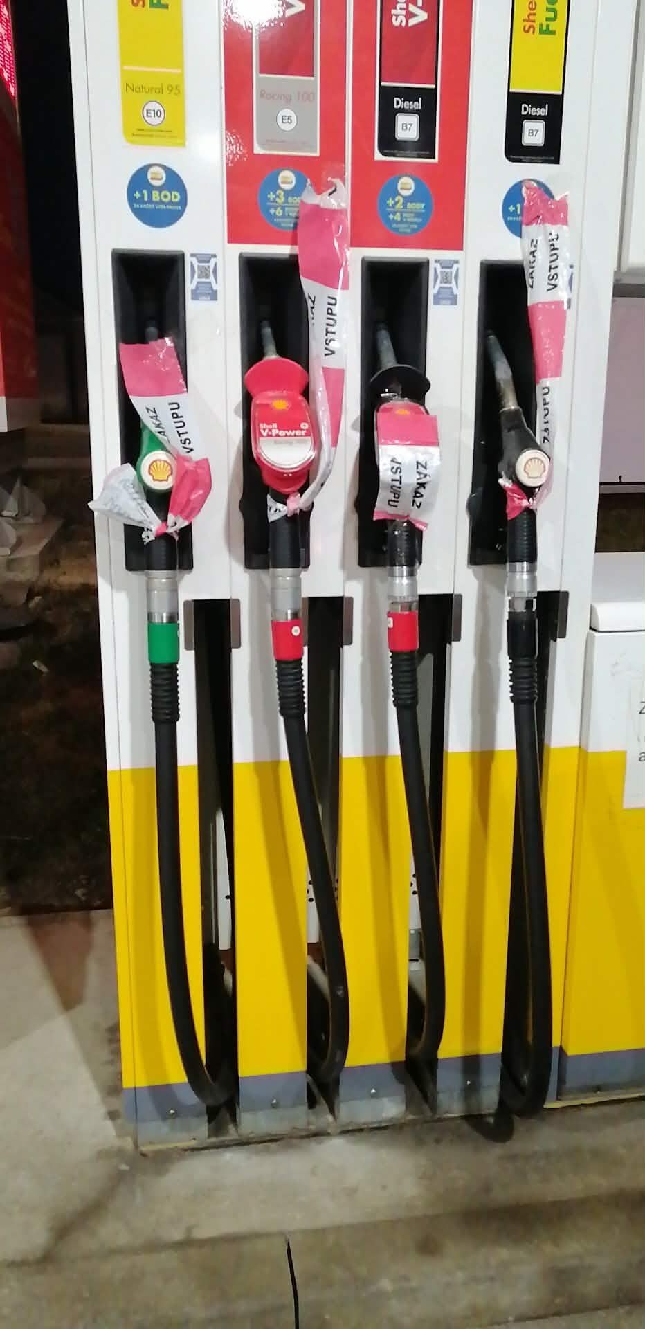 Situácia na jednej z čerpacích stanív v Stropkove